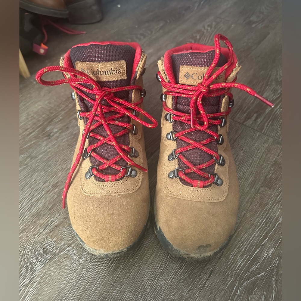 Columbia Newton Ridge Plus BK4552-286 Womens Brown Red Hiking Boots Size 8W